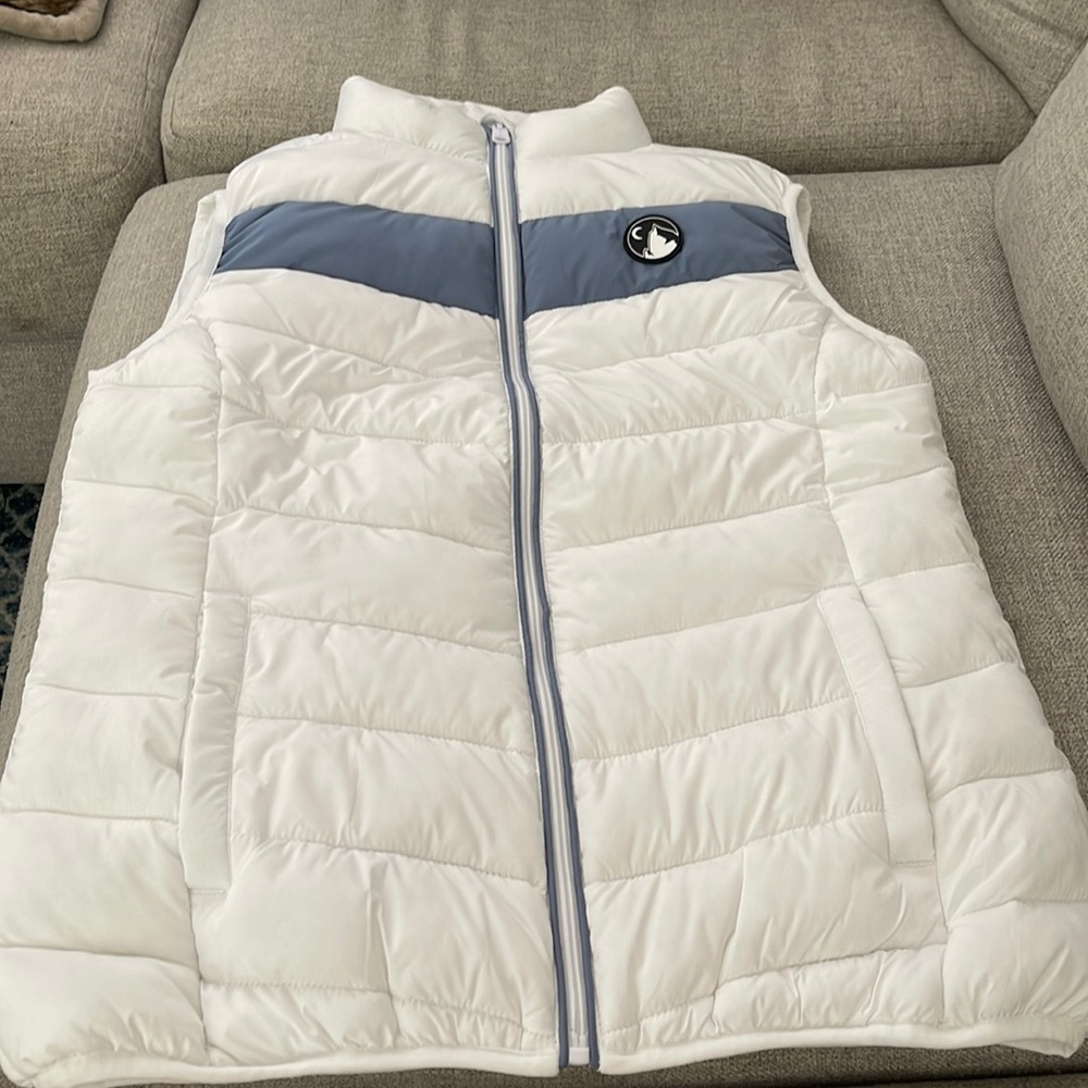 Beautiful, never been worn white puffy vest.